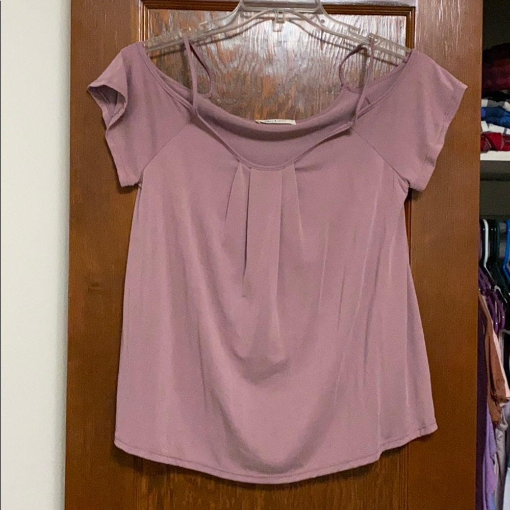 Off the shoulder tee